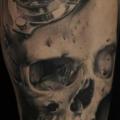 Arm Totenkopf Kompass tattoo von Vicious Circle Tattoo