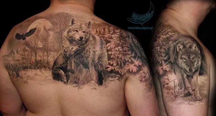 Realistische Rücken Wolf Tattoo von Bloody Art