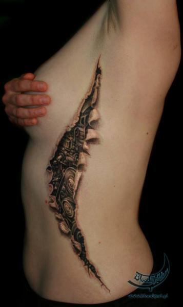 Biomechanisch Seite Narben Tattoo von Bloody Art