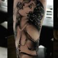 tatuaje Brazo Realista Mujer por Pavel Roch