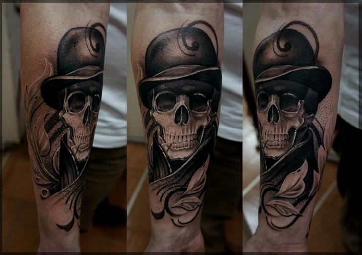 Arm Fantasie Totenkopf Tattoo von Pavel Roch