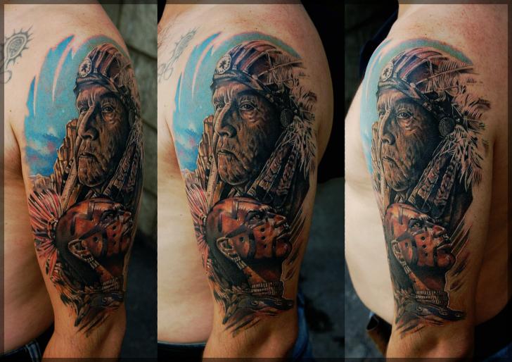 Tatuaggio Spalla Realistici Indiani di Pavel Roch