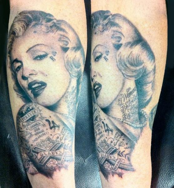 Tatuaje Brazo Retrato Marilyn Monroe por David Corden Tattoos