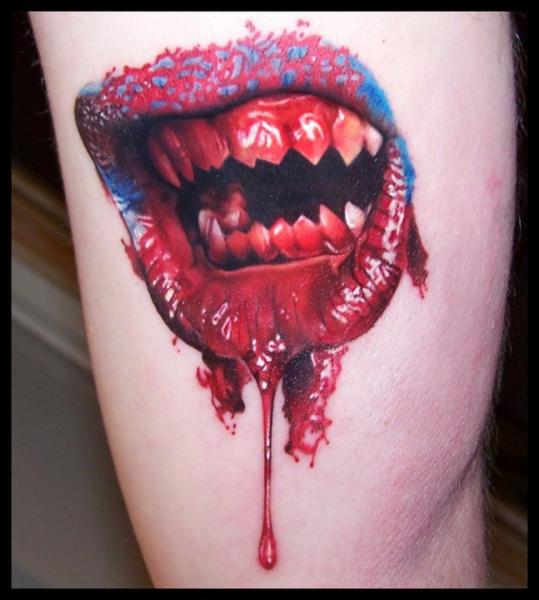 รอยสัก แวมไพร์ เลือด ปาก โดย David Corden Tattoos