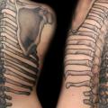 tatuaje Espalda Esqueleto por Justin Hartman