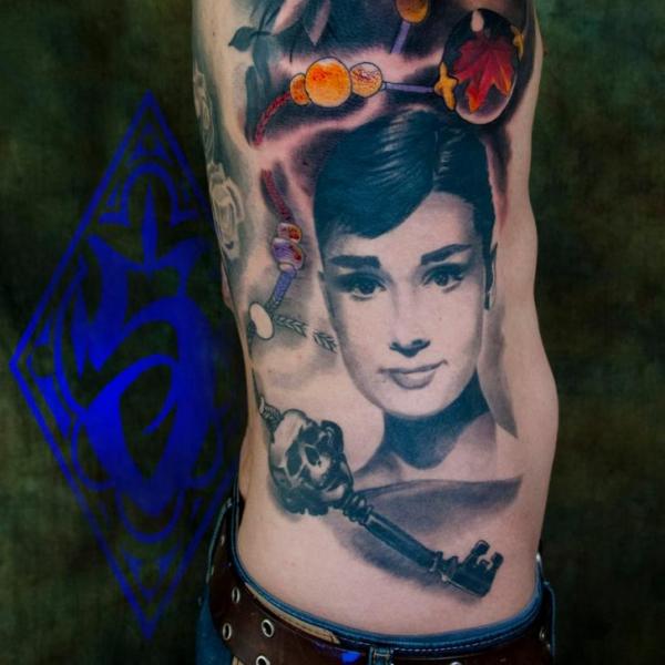 Портрет Реализм Сторона Женщина татуировка от Plurabella