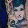 Porträt Realistische Seite Frauen tattoo von Plurabella
