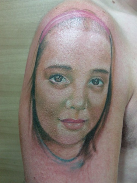 Schulter Porträt Tattoo von Amor De Madre