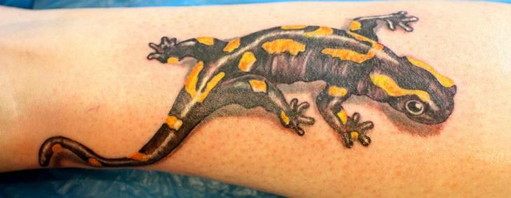 Arm Realistic Geko Tattoo by Tattoo Hautnah