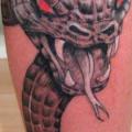 tatuaje Realista Serpiente Pierna por Tattoo Hautnah