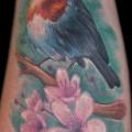 tatuaje Realista Flor Pájaro por Tattoo Chaman
