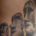 tatuaje Lado Moai por Tattoo Chaman