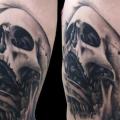 tatuaje Lado Cráneo por Tattoo Chaman