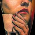 tatuaje Brazo Realista Mujer Máscara por Demon Tattoo