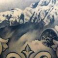 tatuaje Espalda Montaña por Demon Tattoo