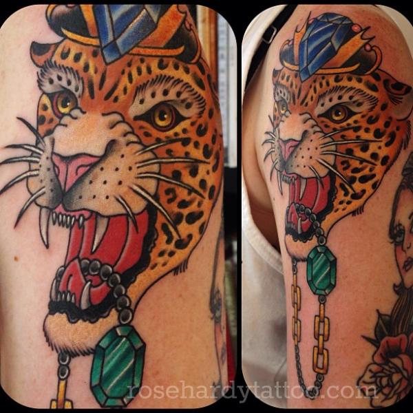 Tatuaje Hombro Tigre Diamante por Rose Hardy Tattoo