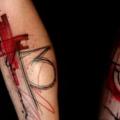 Bein Leuchtturm Fonts tattoo von Belly Button Tattoo
