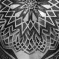 Rücken Dotwork Geometrisch tattoo von Sakrosankt