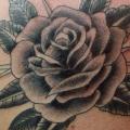 Brust Blumen Rose tattoo von Forever True Tattoo