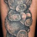 Fantasie Bären tattoo von Tattoo Helbeck