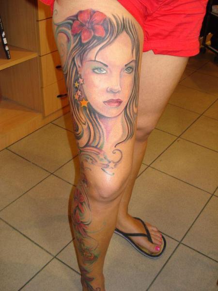 Realistic Leg Women Tattoo by Tattoo Helbeck