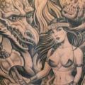 tatuaje Fantasy Mujer Espalda Dragón por Chalice Tattoo