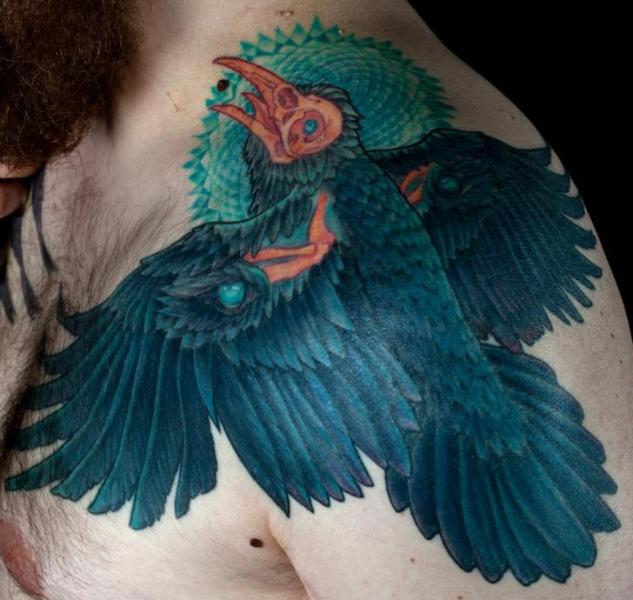 Tatuaje Hombro Realista Pájaro por Dead God Tattoo