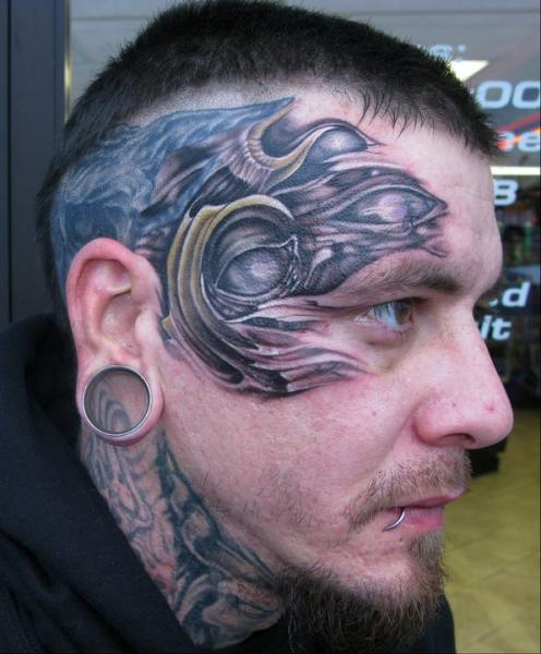 Tatuaje Biomecánica Cabeza por Mancia Tattoos
