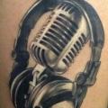 tatuaggio Realistici Polpaccio Microfono Cuffie di Tribo Tattoo