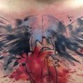 Brust Herz Flügel tattoo von Tribo Tattoo