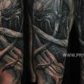 tatuaje Hombro Biomecánica Cover-up por Prykas Tattoo