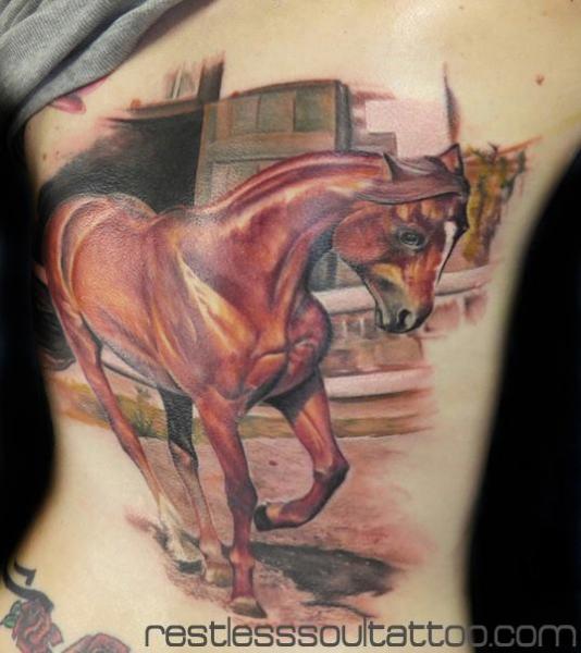 Realistische Seite Pferd Tattoo von Restless Soul Tattoo