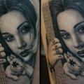tatuaje Retrato Realista Muslo por Anabi Tattoo