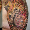 tatuaje Hombro Realista Tigre por Javier Tattoo