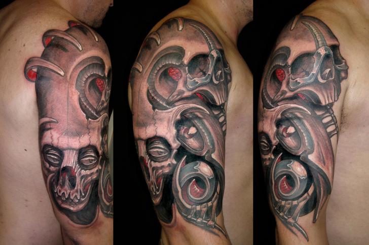 Schulter Biomechanisch Totenkopf Tattoo von Javier Tattoo
