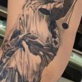 tatuaggio Fantasy Fianco Bendato Bilancia Giustizia di Carlos Torres