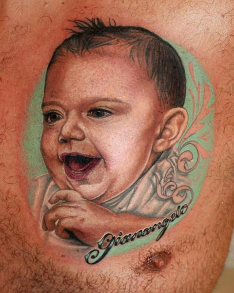 Tatuaje Retrato Realista Pecho Niños por Logan Aguilar