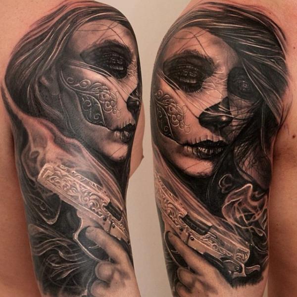 Tatuaje Brazo Cráneo Mexicano por Boris Tattoo