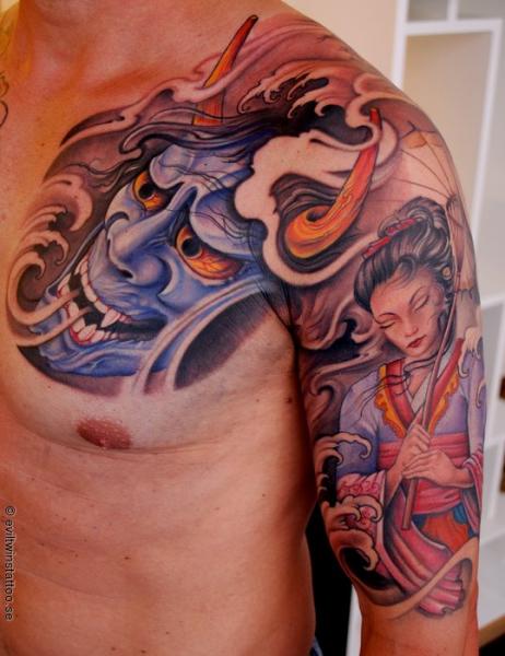 Tatuaje Brazo Pecho Japoneses Demonio Geisha por Evil Twins Tattoo