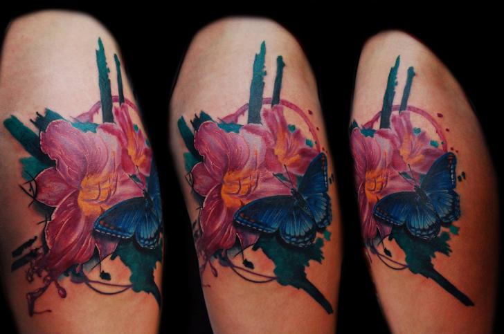 Tatuaje Hombro Flor Mariposa por Ink-Ognito