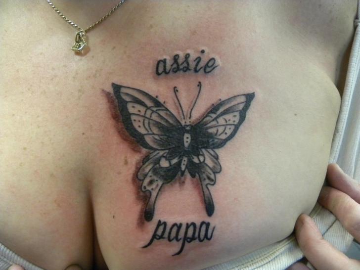 Realistische Leuchtturm Schmetterling Brust Tattoo von Art 4 Life Tattoo