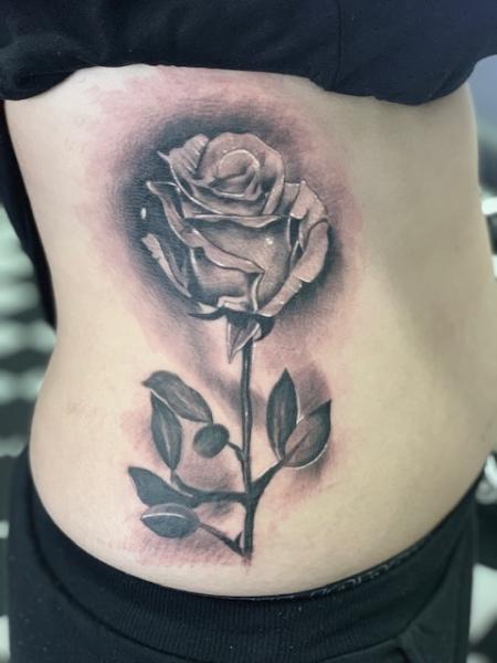 Tatuaje Flor Lado Rosa por Art 4 Life Tattoo