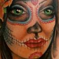tatuaje Hombro Cráneo mexicano por Jo Harrison