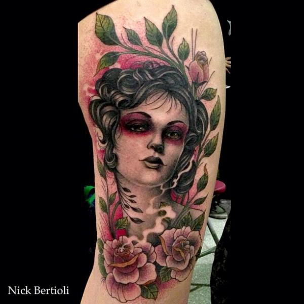 Tatuagem Braço Old School Mulher por Nick Bertioli