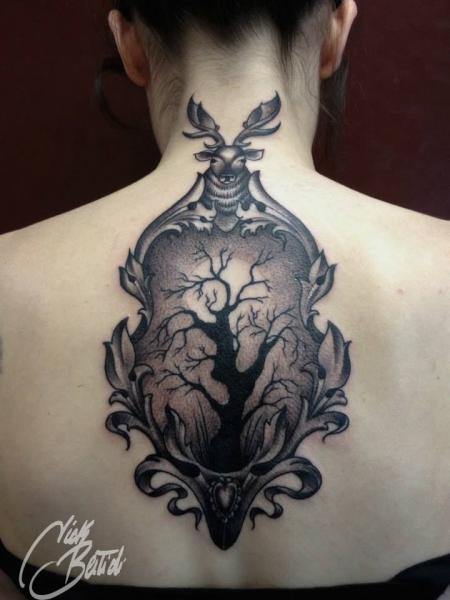 Tatuaggio Schiena Albero Medaglione di Nick Bertioli