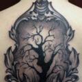 Rücken Baum Medallion tattoo von Nick Bertioli