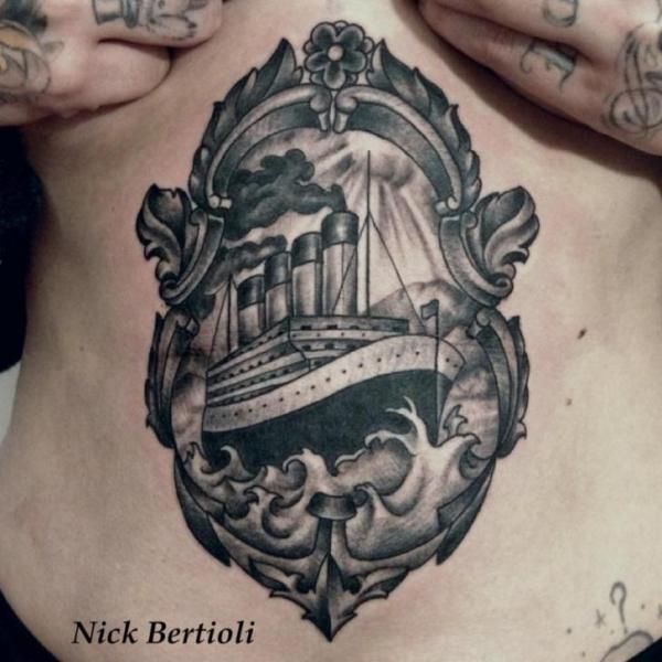 Tatuaż Brzuch Łódź Statek przez Nick Bertioli