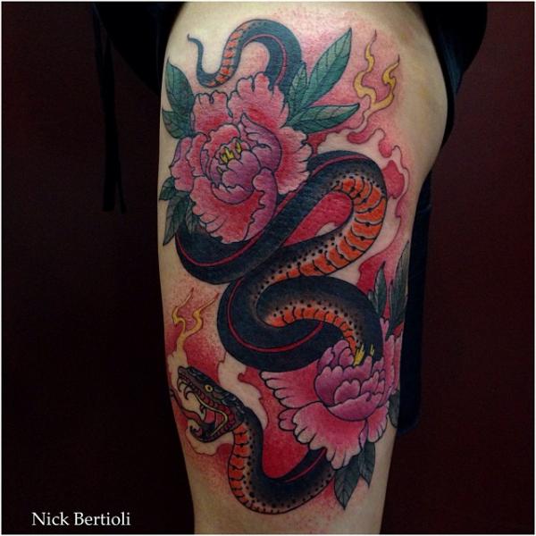 Schulter New School Schlangen Tattoo von Nick Bertioli