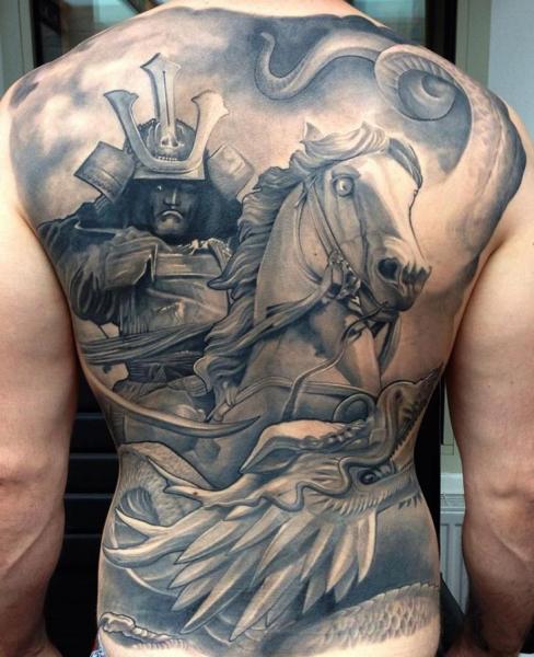 Tatuaggio Schiena Guerriero Cavalli di Reinkarnation Tattoos