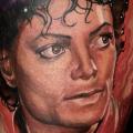 tatuaje Retrato Realista Michael Jackson por Reinkarnation Tattoos
